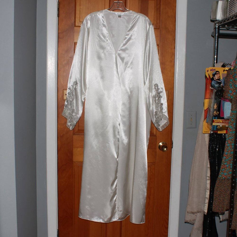 Flora (by Flora Nikrooz) Embroidered Sleeve Robe